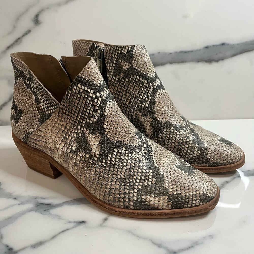Vince Camuto Women's Green Cream Leather Reptile Arendara Booties Sz 9 Festival